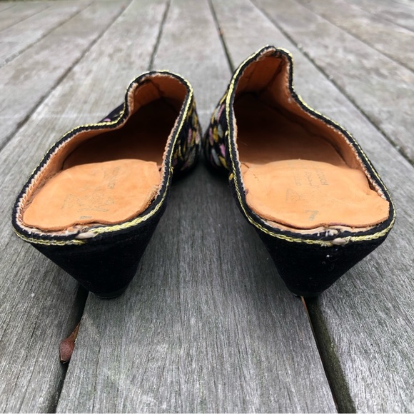 Vintage Black Velvet Metallic Gold Embroidered Ornate Handmade Babouche Mules - Picture 15 of 16